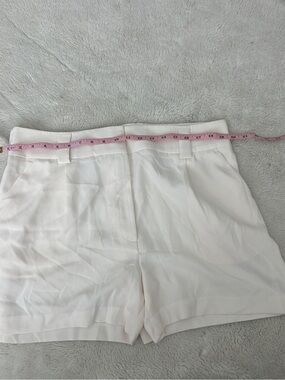 H&M Women's Cream High-Rise Tailored Shorts